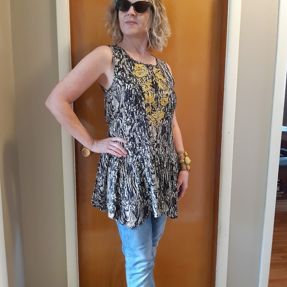 THML Summer Tunic - Picture 1 of 11